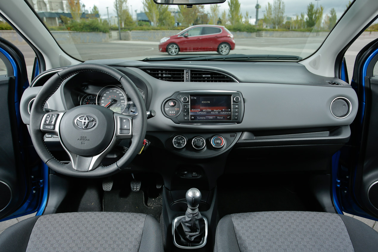 Toyota Yaris vs Peugeot 208