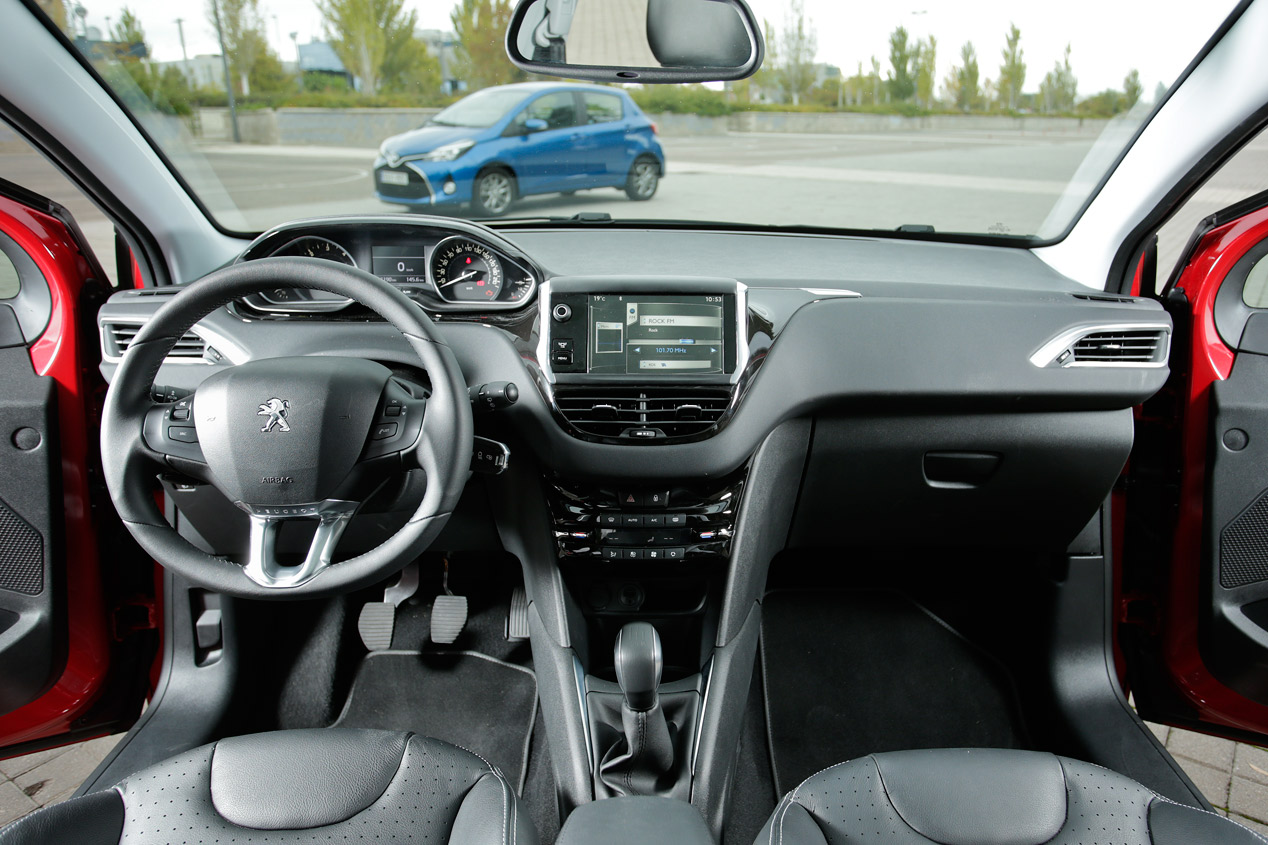 Toyota Yaris vs Peugeot 208