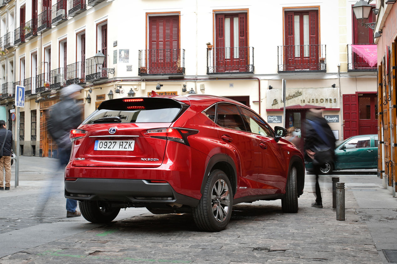 Lexus NX 300h Sport