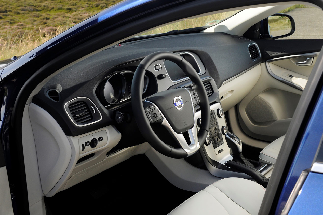Volvo V40 interior