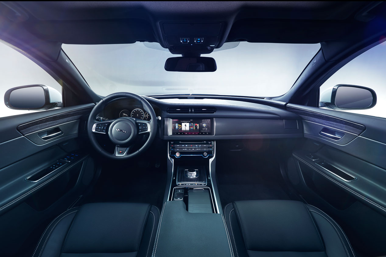 Interior Jaguar XF segunda generación