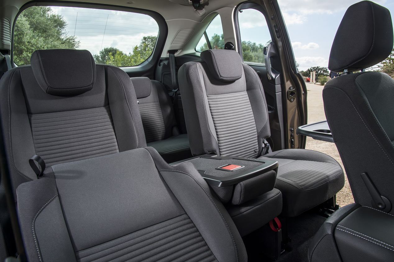 Ford C-MAX interior