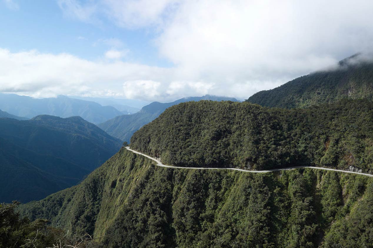 Carretera Nueva a los Yungas (Bolivia)