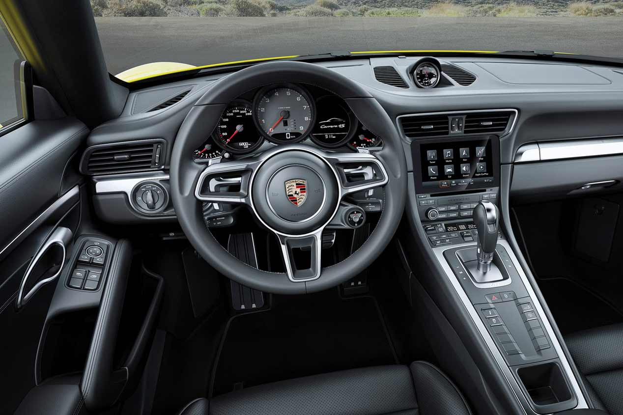 Porsche 911 Carrera 4 2016 interior