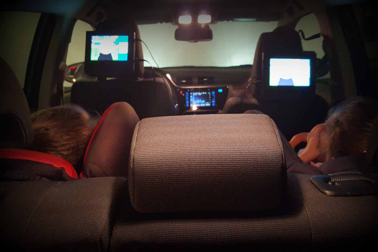 También en el Toyota Auris Híbrido las pantallas son un accesorio que agradecen los pequeños