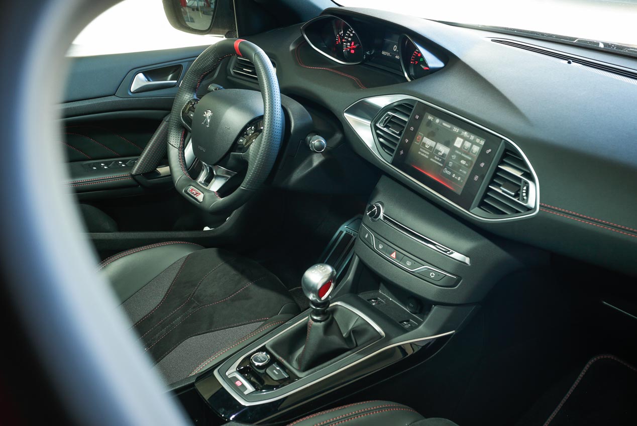 Peugeot 308 GTI interior