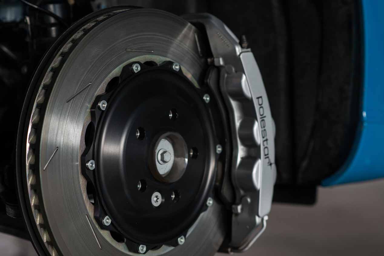 Frenos y pinzas Brembo de seis pistones en los Volvo Polestar