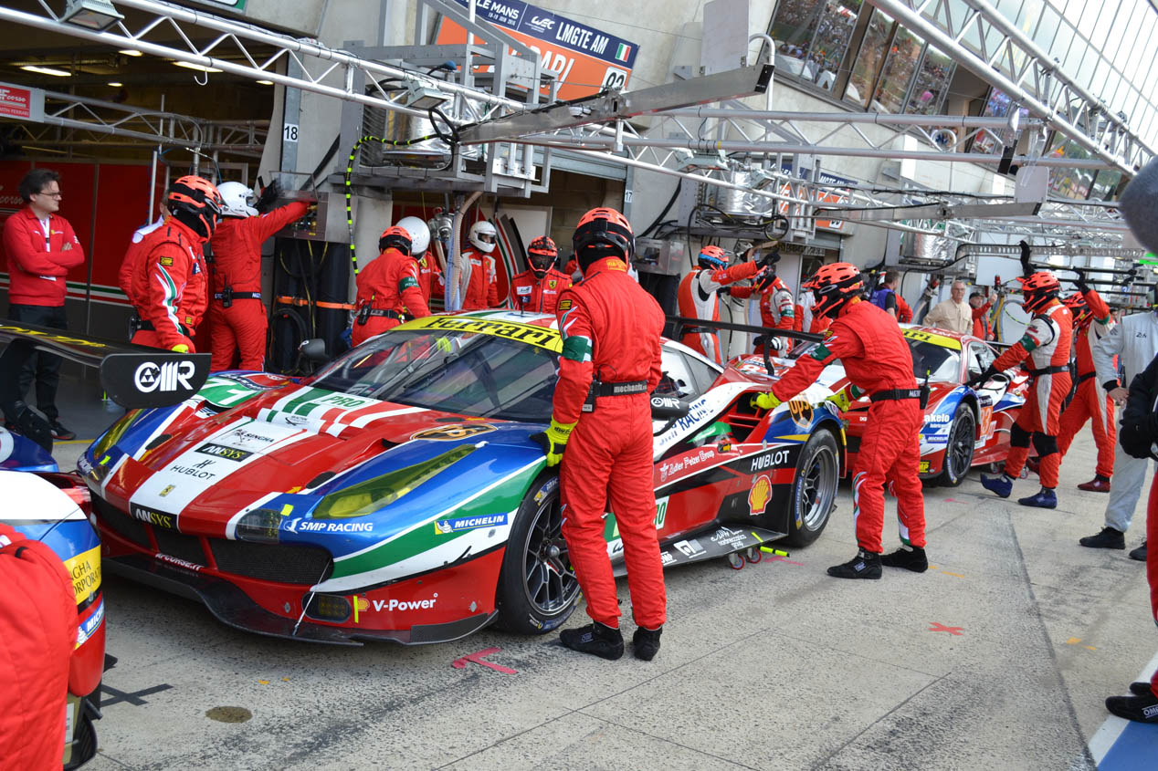 Pit-lane en las 24 Horas de Le Mans 2016