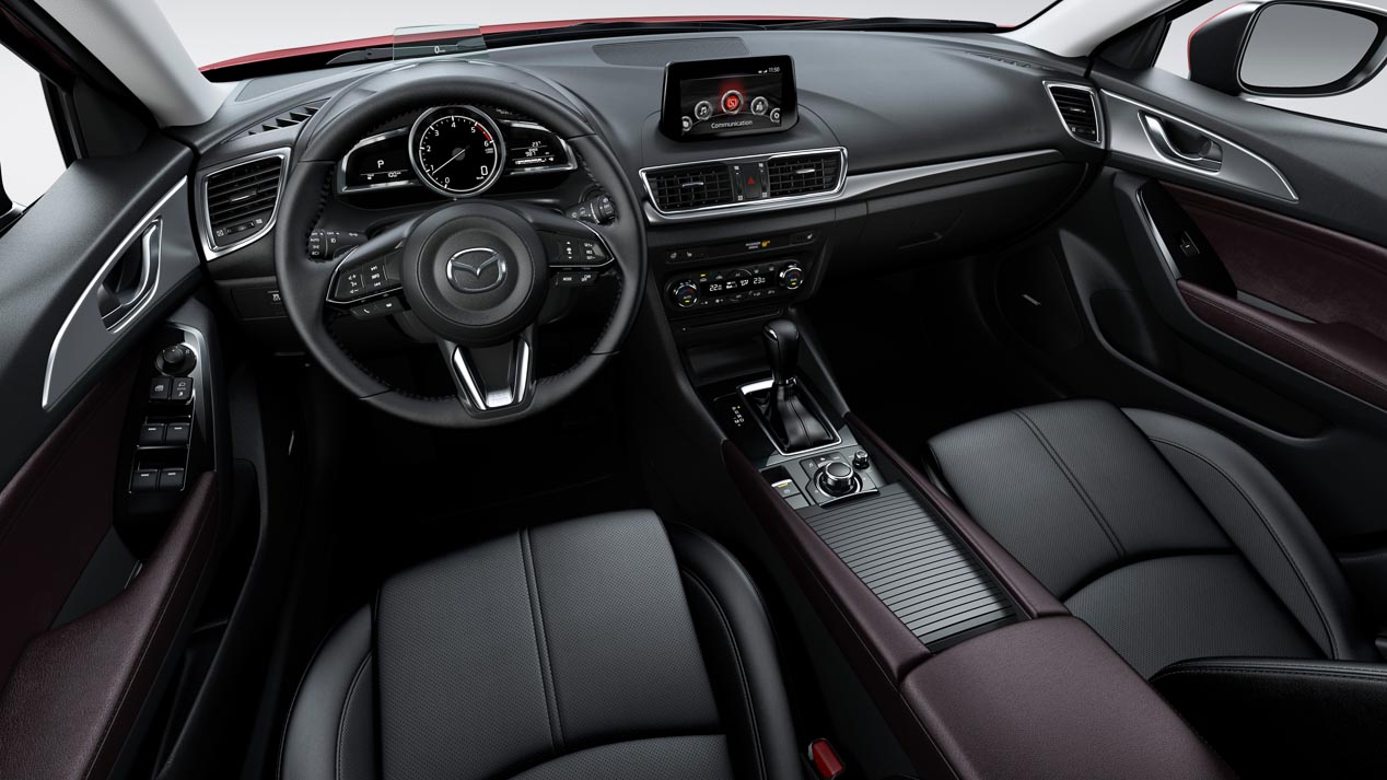 Interior del Mazda3 2017. Salpicadero.Volante