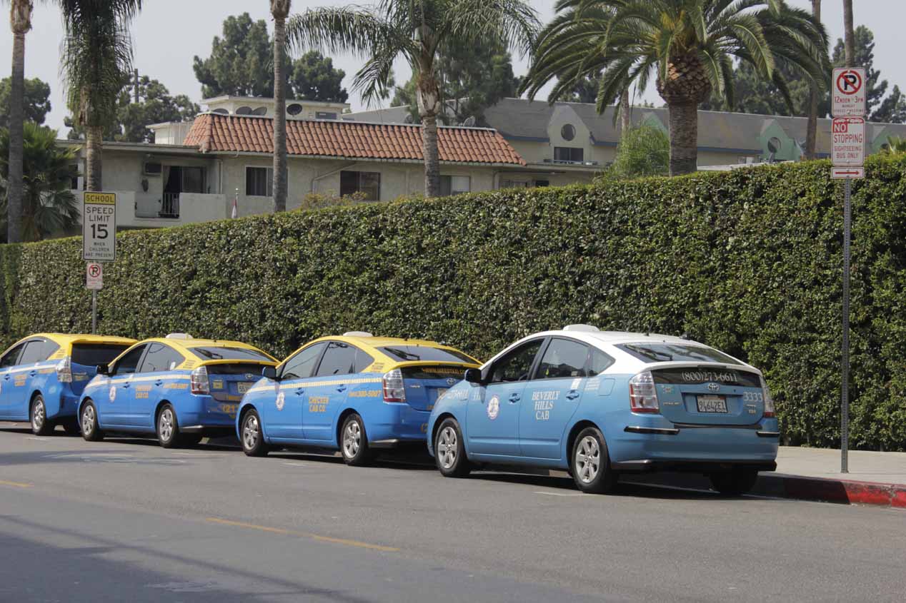 Pocos taxis "convencionales" en California, la mayoría... también Toyota Prius