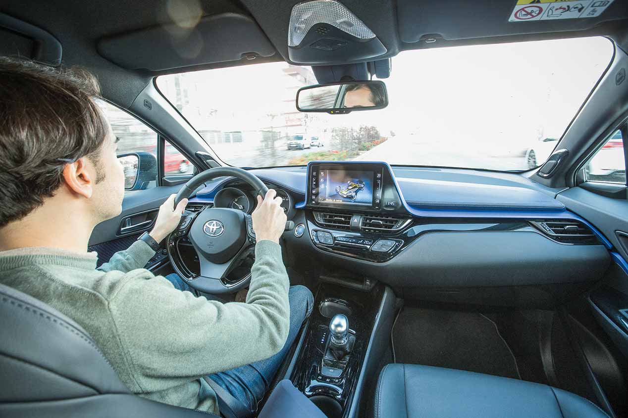 Toyota C-HR: interior