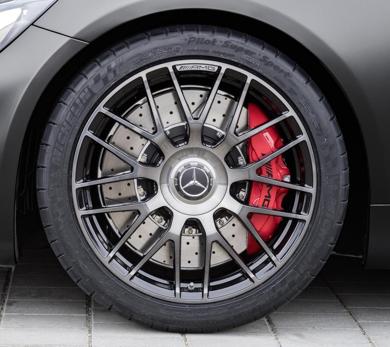 Llanta AMG