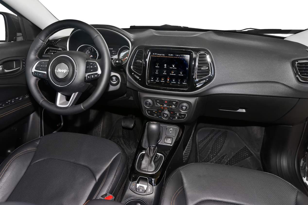 Jeep Compass: interior