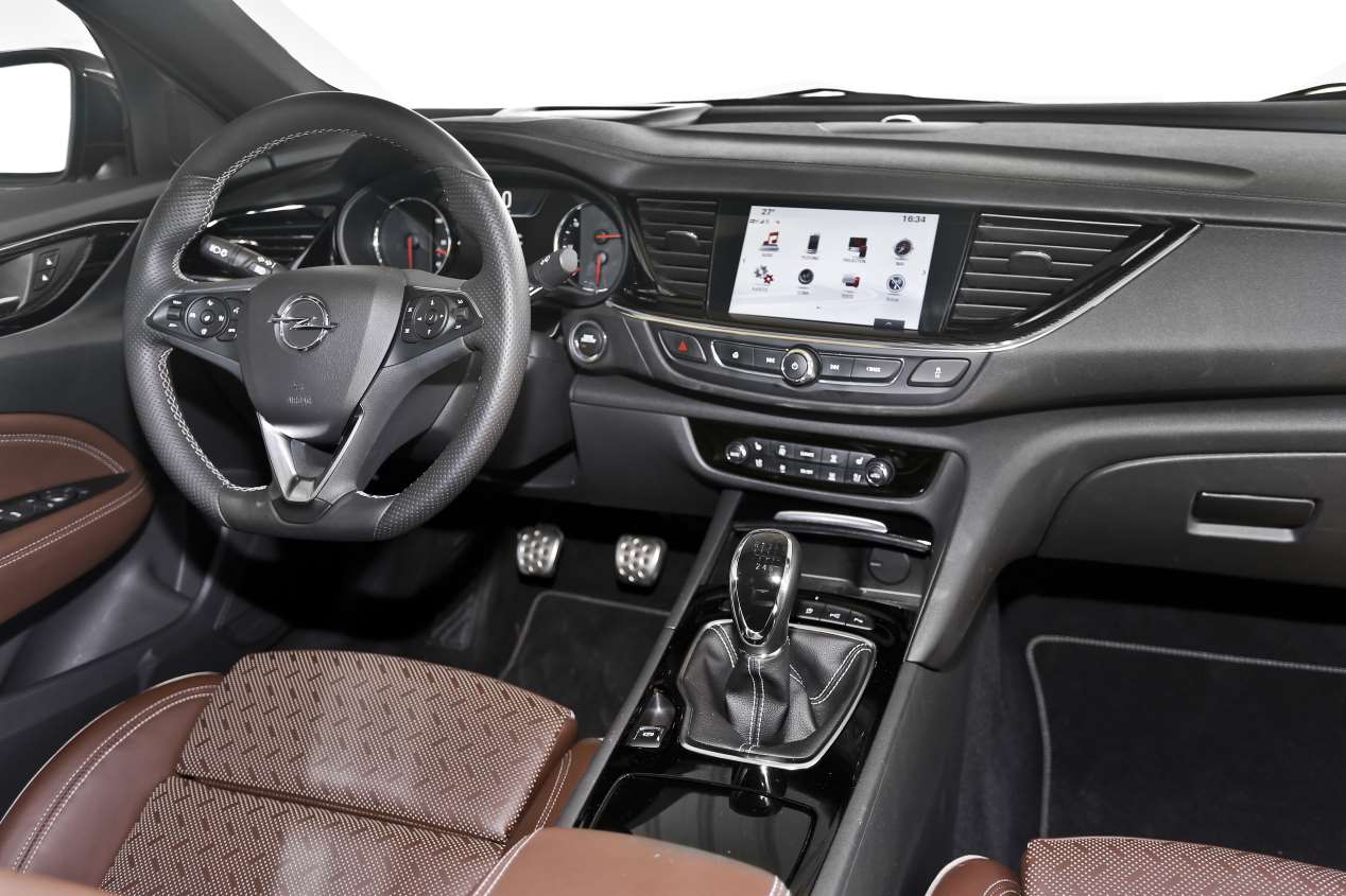 Opel Insignia Grand Sport: interior