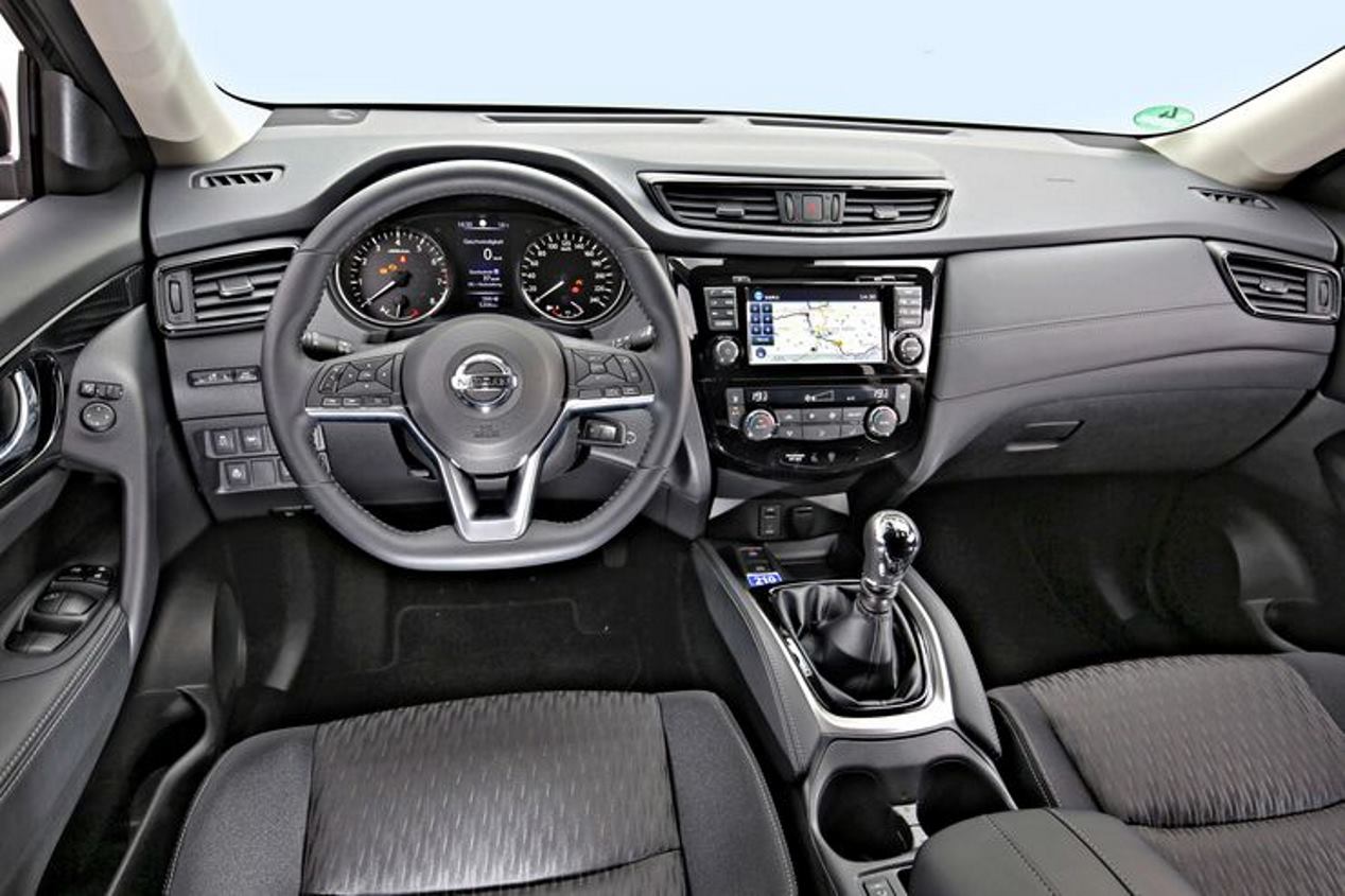 Nissan X-Trail: interior