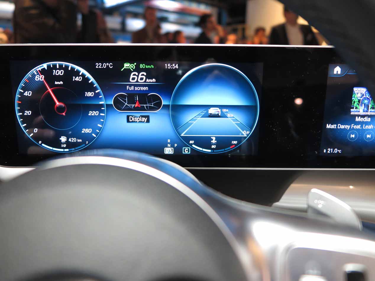 Instrumentación configurable, con diversos grados de asistencia a la conducción y prevención de accidentes