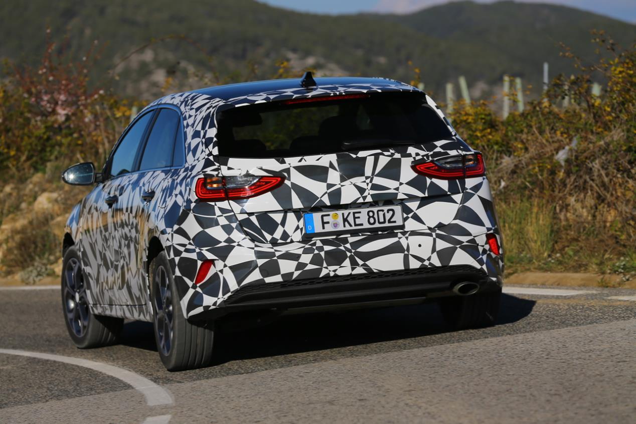 Kia Ceed 2018 camuflado