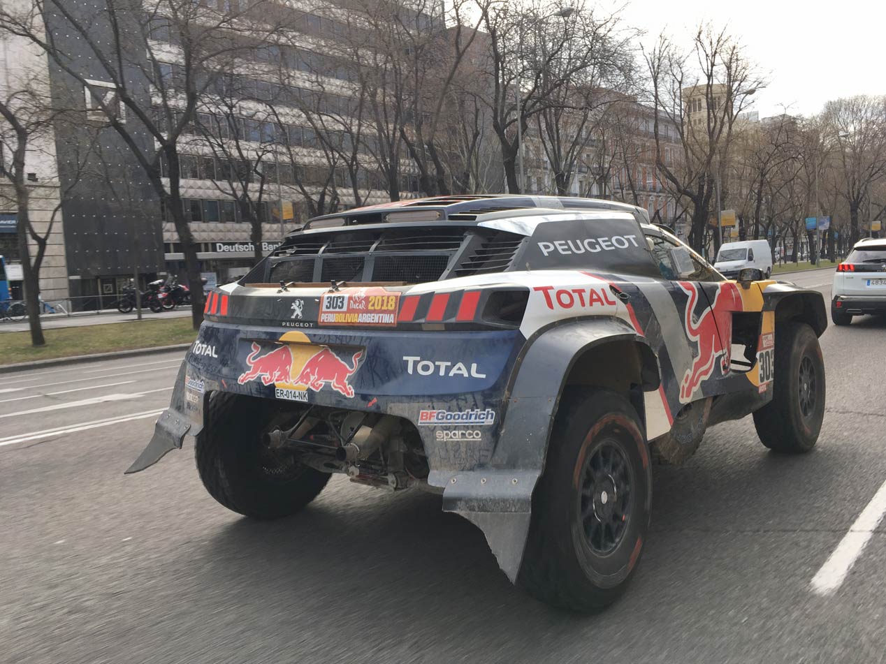 Peugeot 3008 DKR Maxi por las calles de Madrid