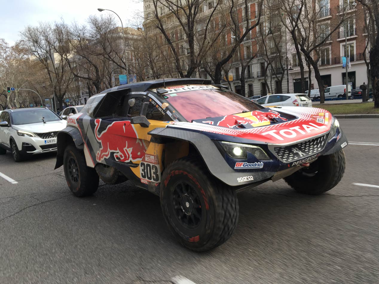 Peugeot 3008 DKR Maxi por las calles de Madrid