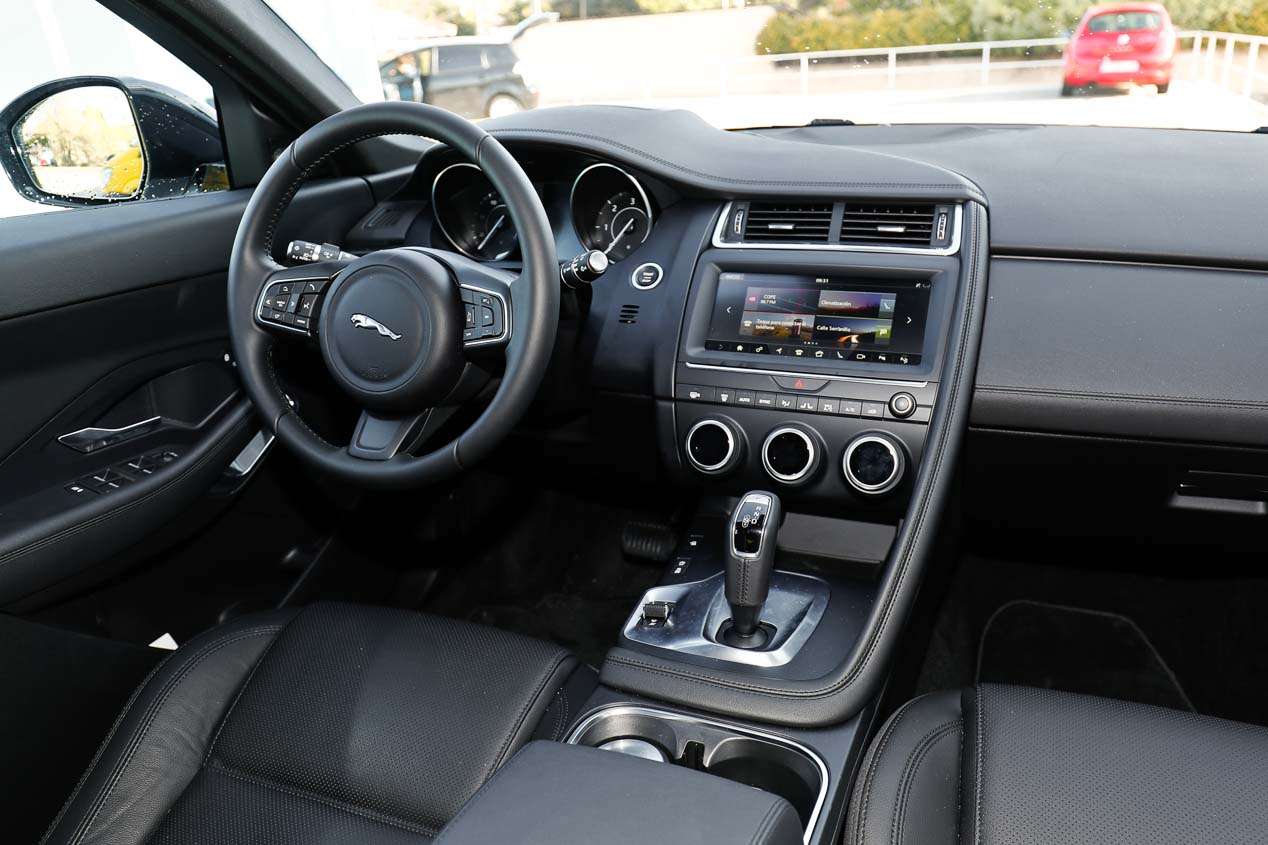 Jaguar E-Pace: interior