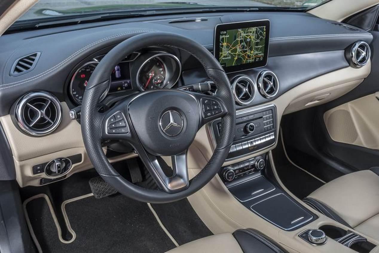 Mercedes GLA: interior