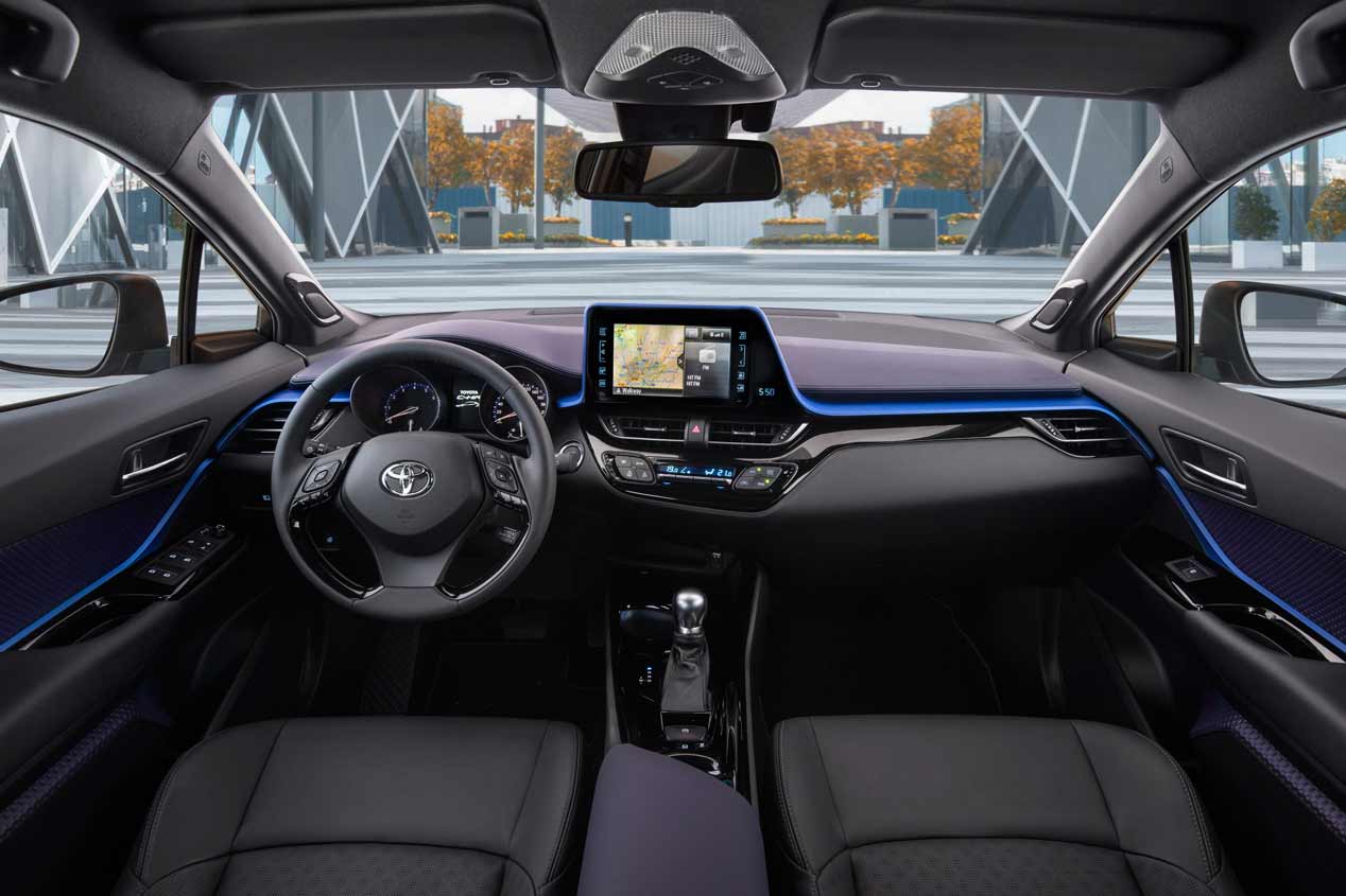 Toyota C-HR 2019: interior