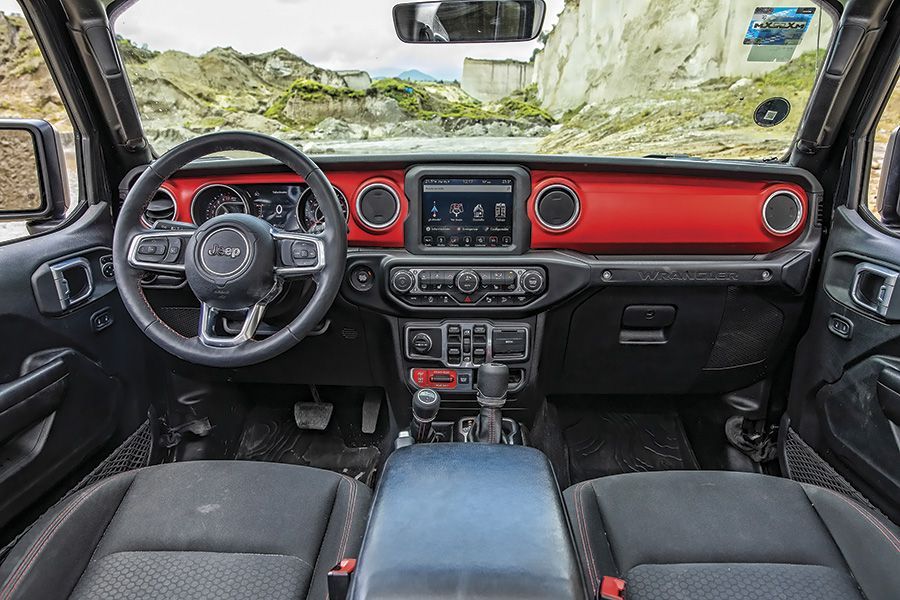 Jeep Wrangler Unlimited vs Mitsubishi Montero Sport