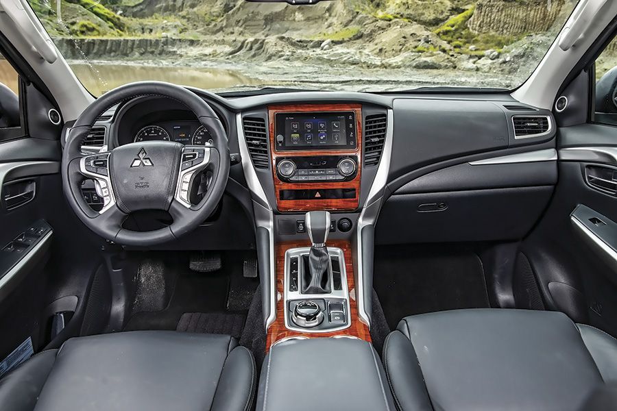 Jeep Wrangler Unlimited vs Mitsubishi Montero Sport