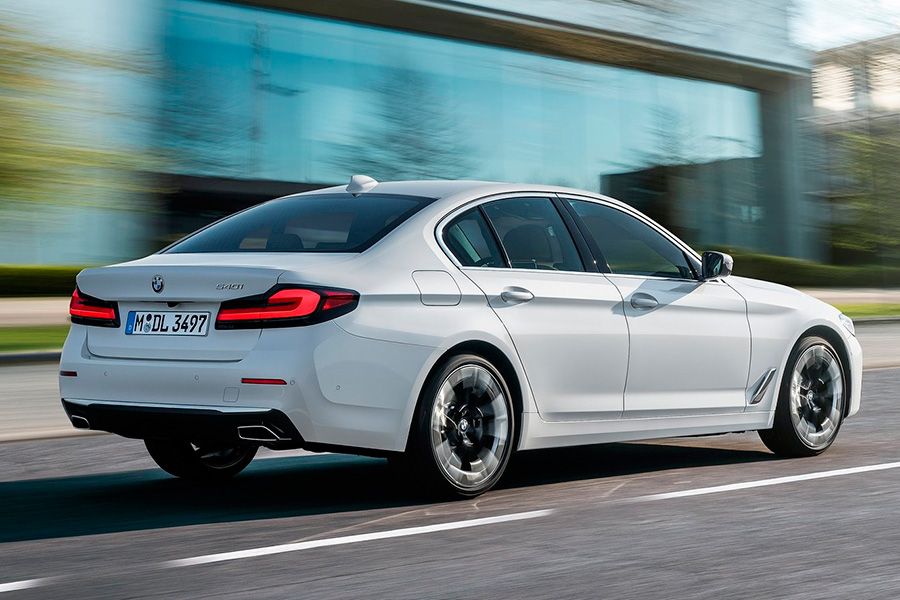 bmw-serie-5-lci-2021-trasera.jpg