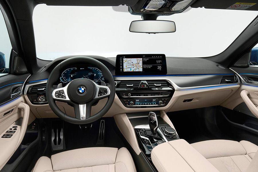 bmw-serie-5-lci-2021-interior.jpg