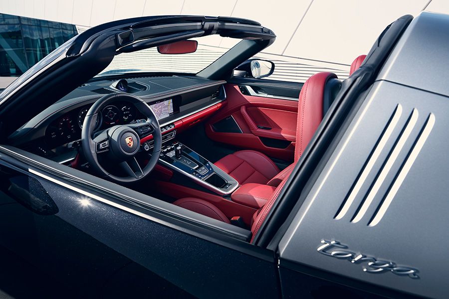 porsche-911-targa-4-4s-2021-interior.jpg