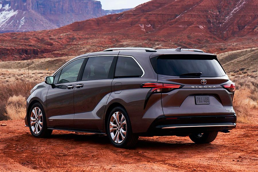 toyota-sienna-2021-trasera.jpg