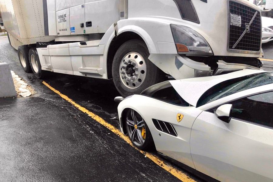 choca-trailer-contra-el-ferrari-de-su-jefe.jpg