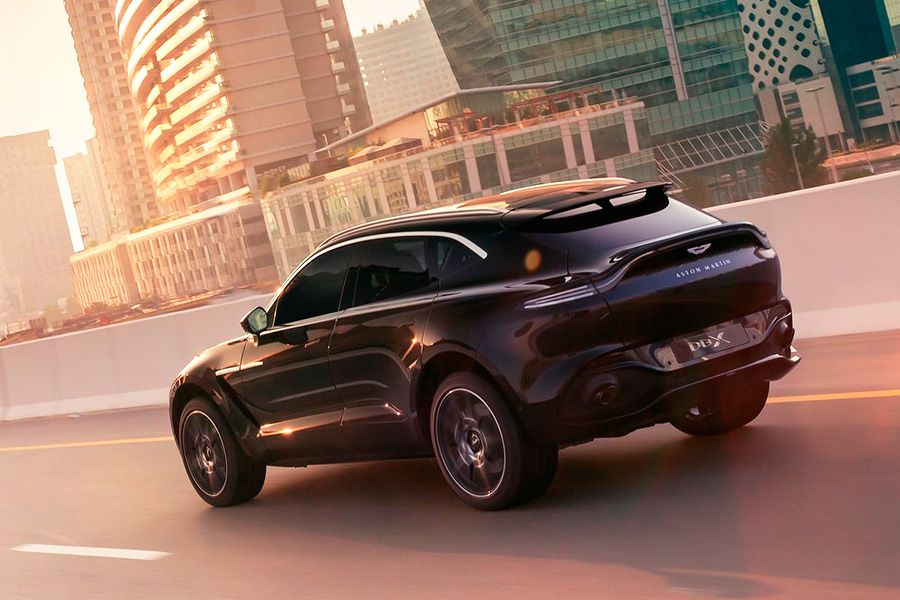 aston-martin-dbx-2021-trasera.jpg